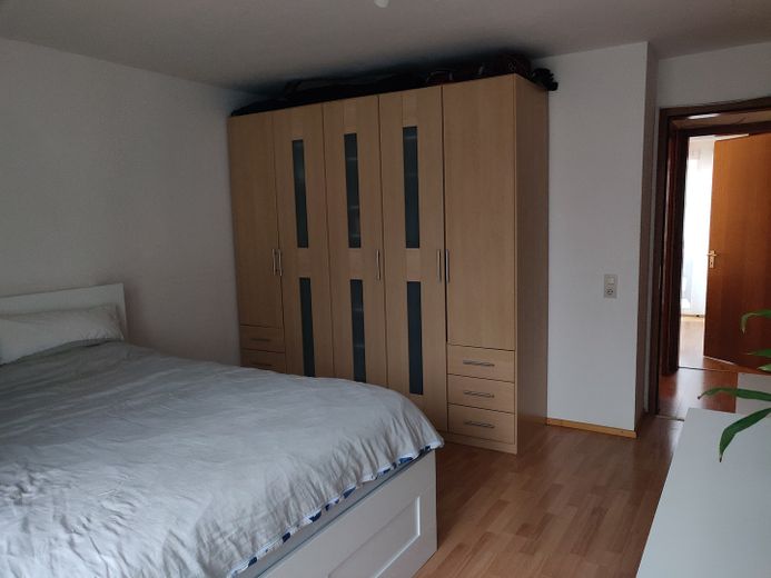 Zentral gelegene, gepflegte 3,5-Zimmer-Wohnung mit EBK in Karlsruhe – Schlafzimmer