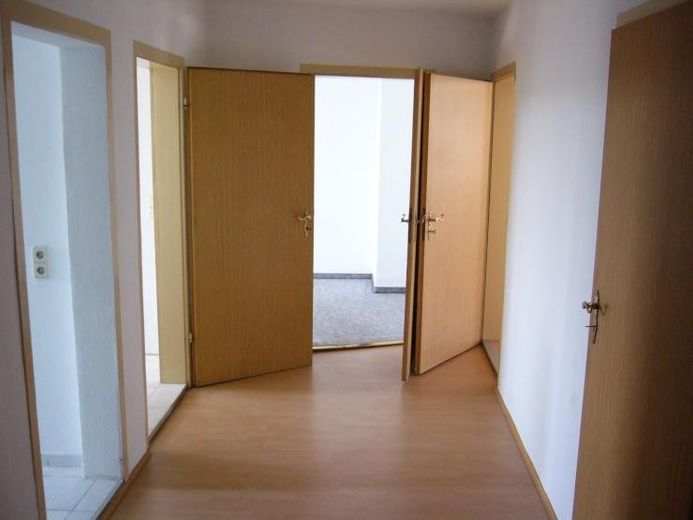 239.000 €, sonnige 3ZKB- Weitblick, fast am Hbf Leipzig, 15500 € Kaltmiete/Jahr, von Privat – Flur