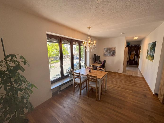 Wohnzimmer mit Essbereich