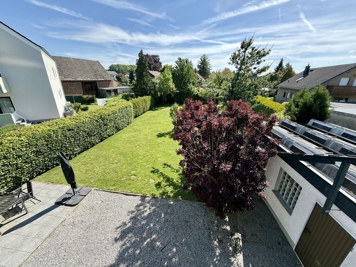 Fröndenberg-Dellwig: Exklusives Zweifamilienhaus - Naturverbundenes Wohnen nahe der Ruhr-Auen! – Blick vom Balkon in den Garten