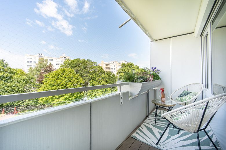 Moderno appartamento ammobiliato di 3 locali con balcone esposto a ovest - spese accessorie incluse – Westbalkon
