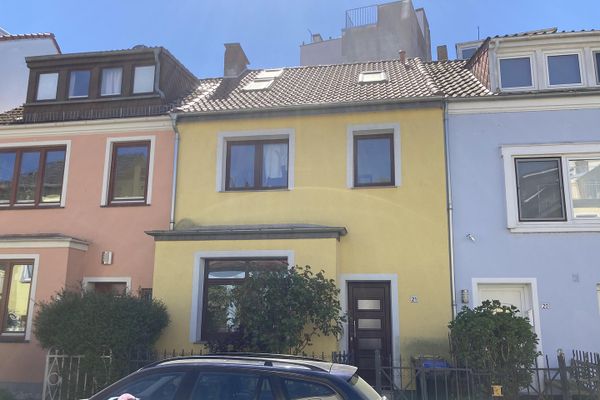 Mid-terrace house, side street in Fesenfeld, very good state of renovation, approx. 102.4 m², approx. €4,297/m²
