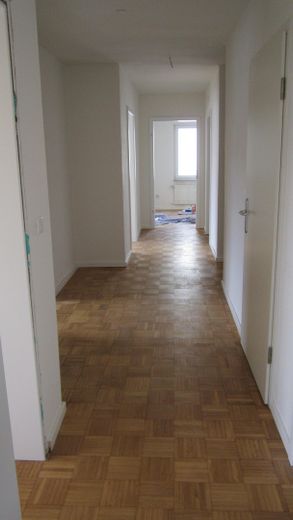 Ruhige zentrale 4,5-Zimmer-Wohnung mit großem Balkon 1. OG Herrenberg Ziegelfeld Wallbox Stellplatz – Flur