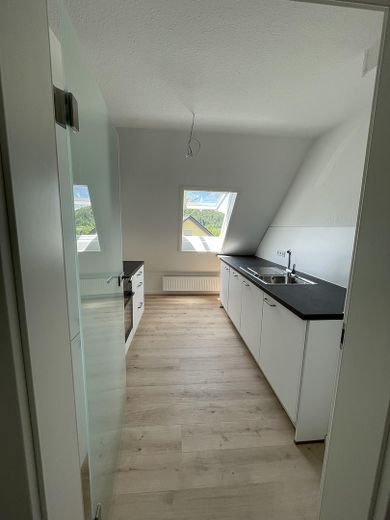 Erstbezug nach Sanierung: Helle 3-Zi.-DG-Wohnung mit Blick auf Burg & Stadt – Küche
