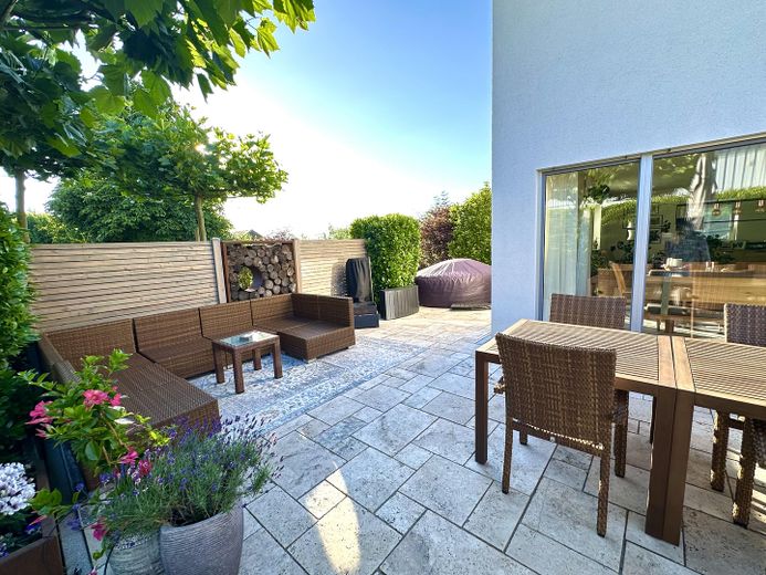 Neuw. Wohntraum mit Wellnessgarten in ruhiger Lage - Nahe A94 – Terrasse