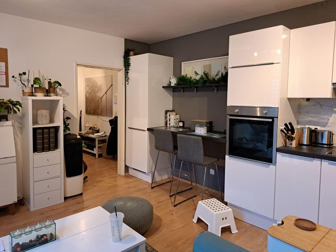 Moderne 2-Zimmer-DG-Wohnung mit Wohnküche und Balkon – Wohnküche