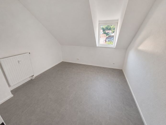 Nowo wyremontowane mieszkanie dwupoziomowe z 2,5 pokojami – Schlafzimmer