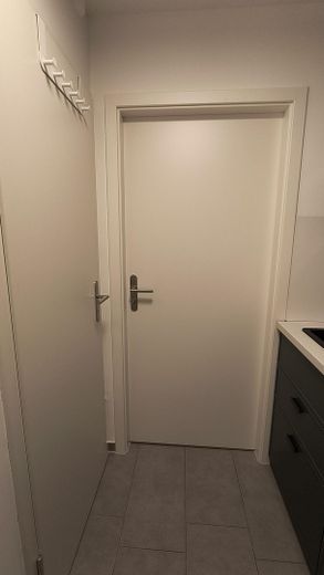 Küche vom Wohnraum getrennt