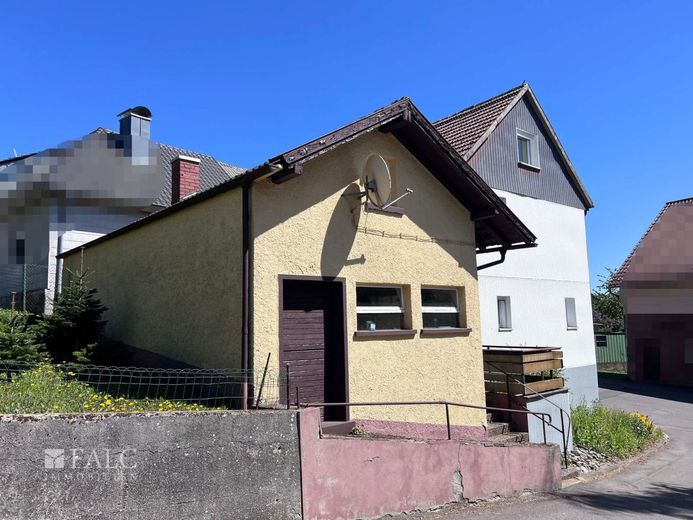 Schönes Einfamilienhaus mit Nebengebäude – Nebengebäude