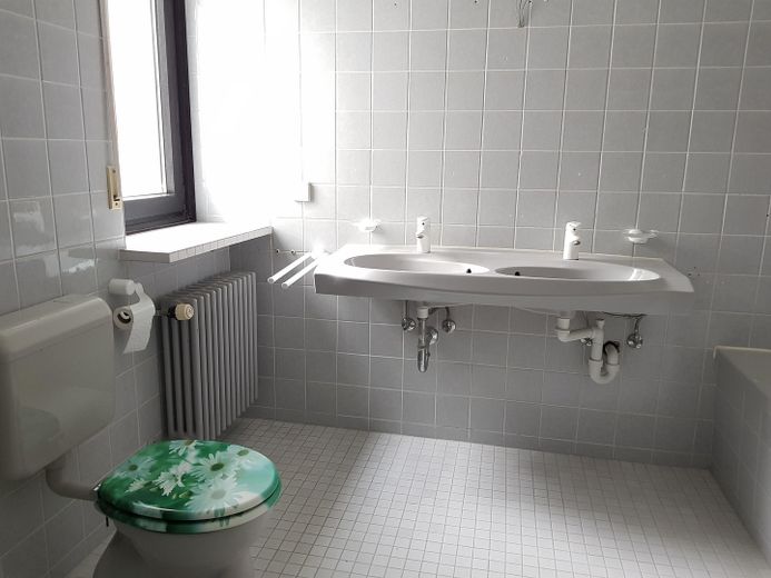 Casa a schiera centrale tranquilla a Neukeferloh - 5 locali + locale hobby + garage – Bad mit Wanne und Dusche