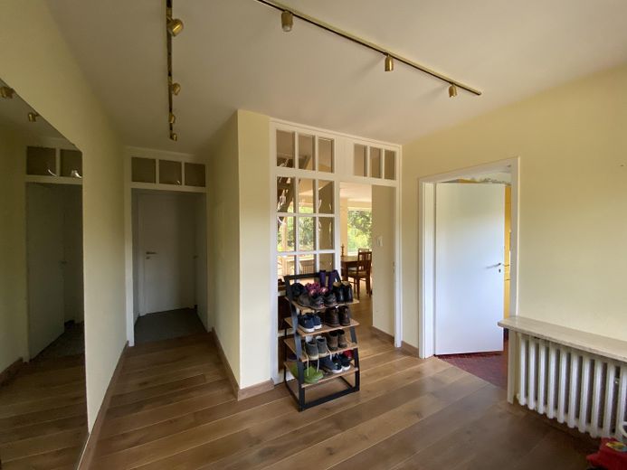 Oase in der Stadt – Einfamilienhaus mit Parkblick – Diele