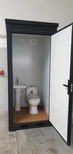 gepflegte Lagerhalle mit Anbau – WC