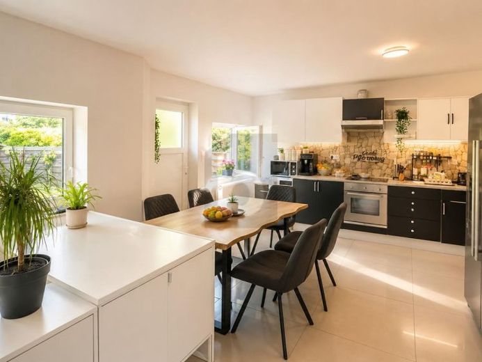 EIN ZUHAUSE MIT CHARAKTER UND RAUM FÜR NEUE IDEEN – Foto 1