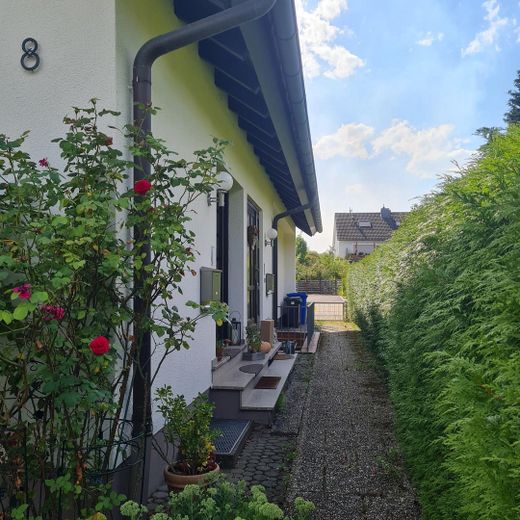 5 Zimmer Erdgeschoss-Wohnung mit Garten und separaten Eingang im OT Alzenau – Eingang