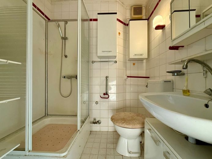 Menden: Flexibler Altbau mit reichlich Platz und vielen Optionen! – Erdgeschoss: Duschbad