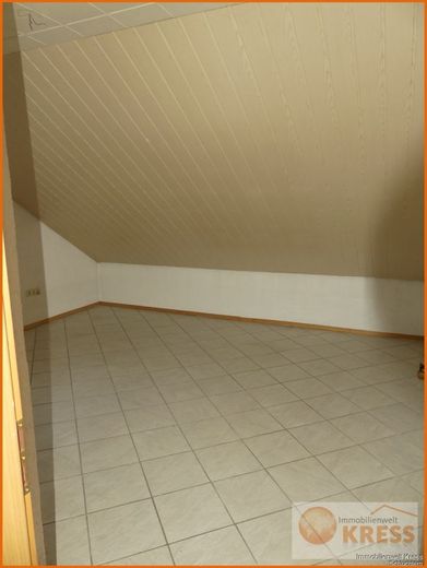 Moderne und gepflegte 4-Zimmer Wohnung in ruhiger Lage, Flieden-Oberstork m. Balkon im Dachgeschoss – Bild 9