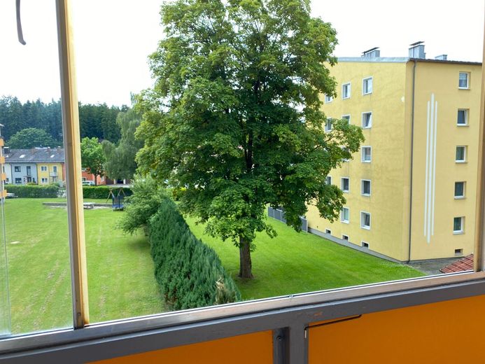 Blick vom Balkon ins Grüne