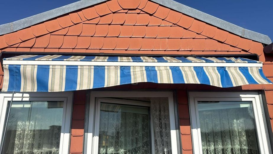 Wunderschöne Dachgeschosswohnung im Herzen von Luckenwalde – Dachterrasse mit Jalousie