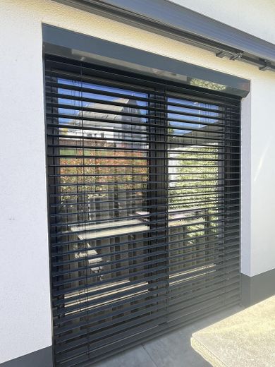 Terassenfenster mit Raffstore
