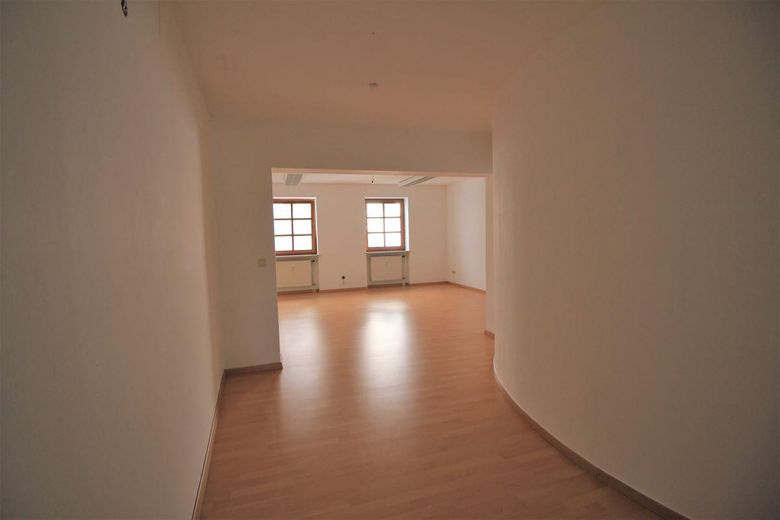 Top location! Beautiful office directly at Max-Josefs-Platz. Balcony & mountain views. No commission! – Zentraltrackt und Büro Nord