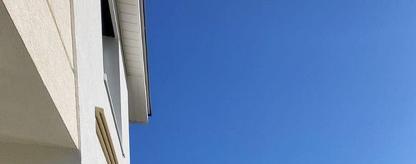 Lichtdurchflutete 4-Zimmer-Wohnung mit großem Balkon im Villenquartier