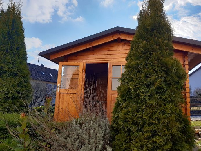 Sanierte 2.5-Zi-Wohnung mit Einbauküche, Terrasse, Garten + Gartenhütte in Waldstetten – Gartenhütte