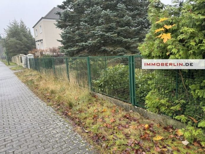 IMMOBERLIN.DE - Angenehmes Baugrundstück mit Bungalow in Südausrichtung & Harmonielage – Foto 1