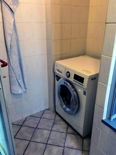 Charmantes ruhiges Appartement in bester Lage voll ausgestattet – Waschtrockner