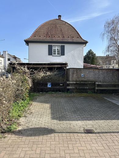 Reihenmittelhaus mit Altbaucharakter und Garten in LU-Mundenheim – Stellplatz 