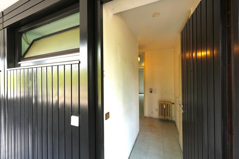 1-Zimmer-Wohnung mit Küche, Bad und Balkon ins Grüne in der Kaiserallee – Wohnungseingang 