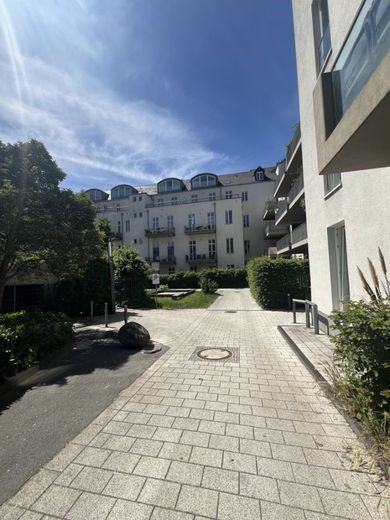 Wohnen im ehemaligen Stadtbad: Stilvolle 3-Zimmer-Wohnung mit Ruhrblick im Palais am Stadtkai – Palais am Stadtkai
