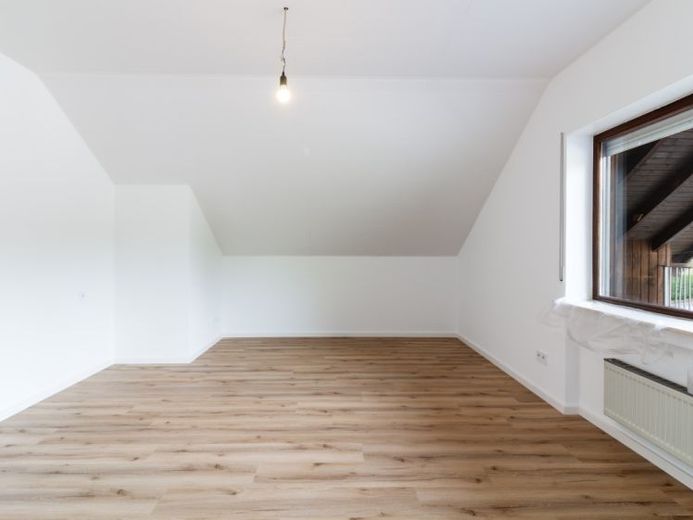Renovierte 3-Zimmer Wohnung in ruhiger Lage von Pellingen – Foto 1