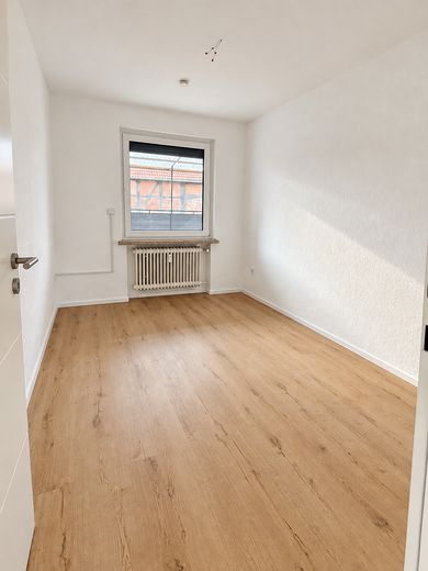 Primera ocupación tras la reforma: espacioso piso de 4 habitaciones con terraza y 106 m² en Springe – Arbeitszimmer