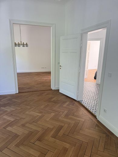 Stylowa kamienica (100 m²) – 4 pokoje z parkietem w jodełkę i historycznymi detalami w Offenbach – Zdjęcie 8