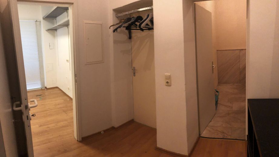 Hinterbereich mit Büro und WC