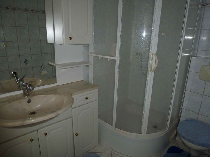 Doppelhaushälfte mit Nebengebäude und Grundstück in Waldnähe – 04 P1070663k