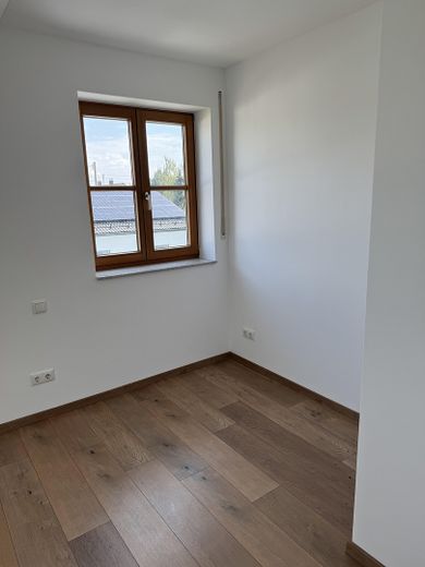 Große Dachgeschosswohnung mit Balkon und EBK in ruhiger Lage – Kinder/Arbeitszimmer 2