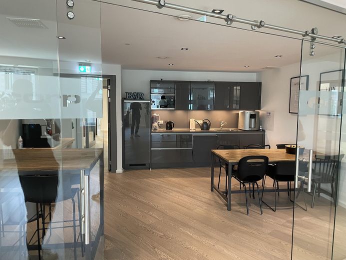 Spazio uffici rappresentativo di ca. 647 m² a Berlino-Mitte – Cercasi subentrante – Foto 1