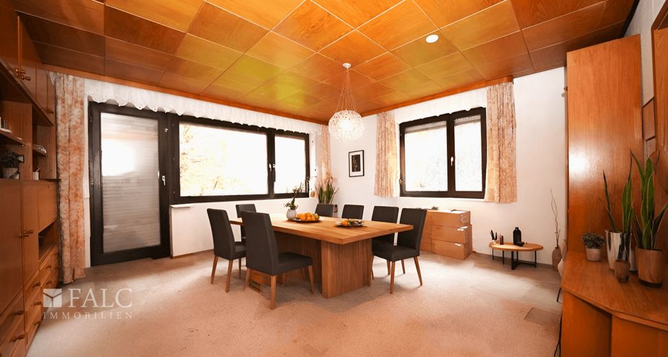 Landhaus mit viel Fläche, XXL-Scheune und 2 zusätzlichen Bauplätzen! - FALC Immobilien – Ess - oder Wohnzimmer EG Vis.