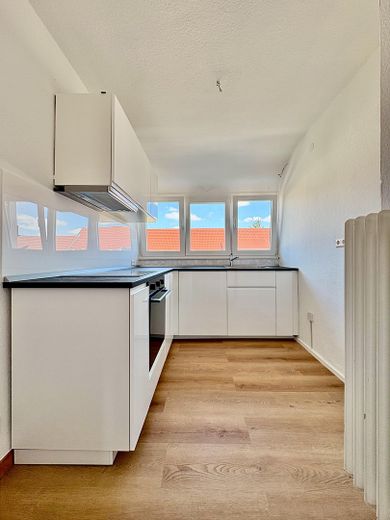 HELLE 3 Zimmer Wohnung - Erstbezug nach Renovierung – Neue Einbauküche