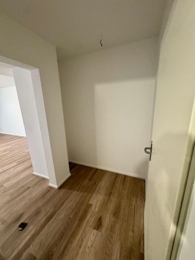 2-Zimmer-Souterrain-Wohnung mit Terrasse und EBK – Flur / Garderobe 