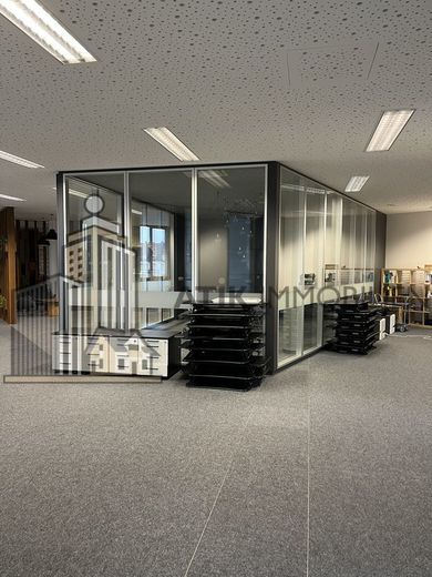ATIK: Helle, klimatisierte Büroflächen im zentral gelegenen Synus Bürogebäude – Innenansicht