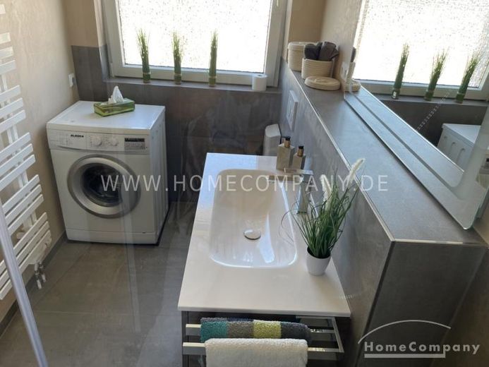 Sehr schöne 3 Zi.-Whg., möbliert. Mit Balkon. – 2ff7f3d625b3928e03a65e8954e8efd16923567f.jpg