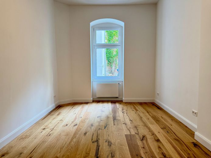 Erstbezug nach Sanierung | familiengerechte Altbauwohnung mit Terrasse in Bestlage | provisionsfrei – Zimmer 1