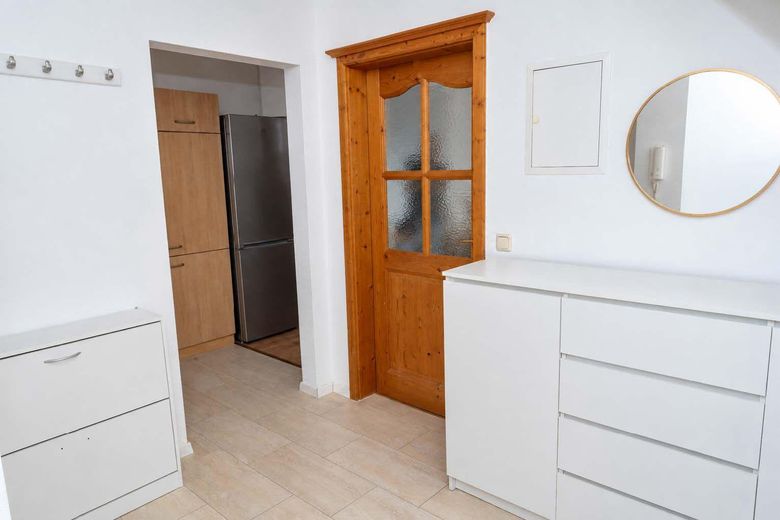 Hausham’da balkonlu 2 odalı dubleks daire – yaklaşık 63 m², komisyonsuz, yaklaşık 01.01.27’den itibaren kullanılabilir – Diele