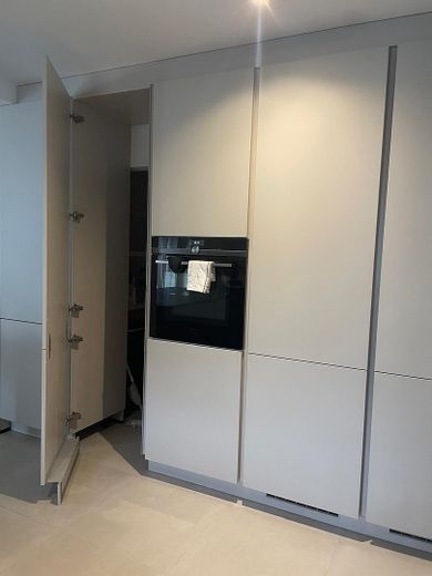 Modernisiertes Zweifamilienhaus mit 263 m² Wohnfläche, attraktiver Vermietungsperspektive – Speisekammer - Haus