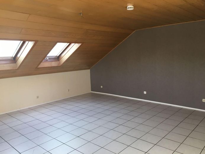 Großzügige 4-Zimmer-Dachgeschosswohnung mit 112 m² in ruhigem 4-Familienhaus in Sinntal – Foto 2