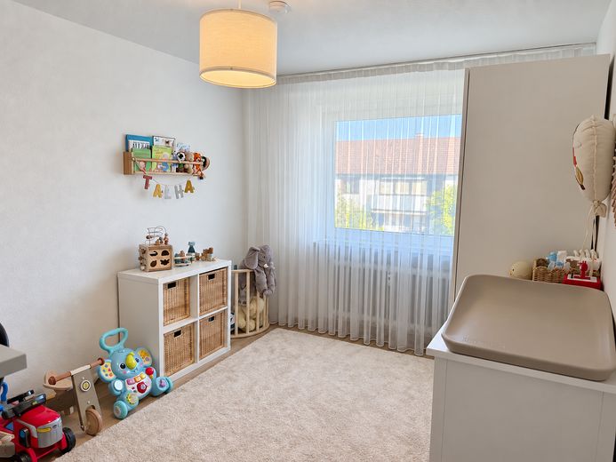 Appartement rénové lumineux de 3 pièces avec balcon à Pfullendorf – Kinderzimmer / Büro