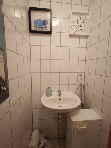 Ampio e luminoso appartamento di 3 locali con 2 balconi, cucina componibile e 2 posti auto in autorimessa interrata – Gäste-WC2
