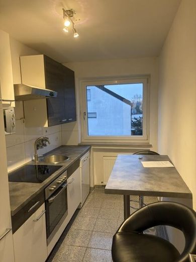 Luminoso appartamento di 3 locali con cucina e bagno a Oberhaunstadt – Küche inkl. Einbauküche